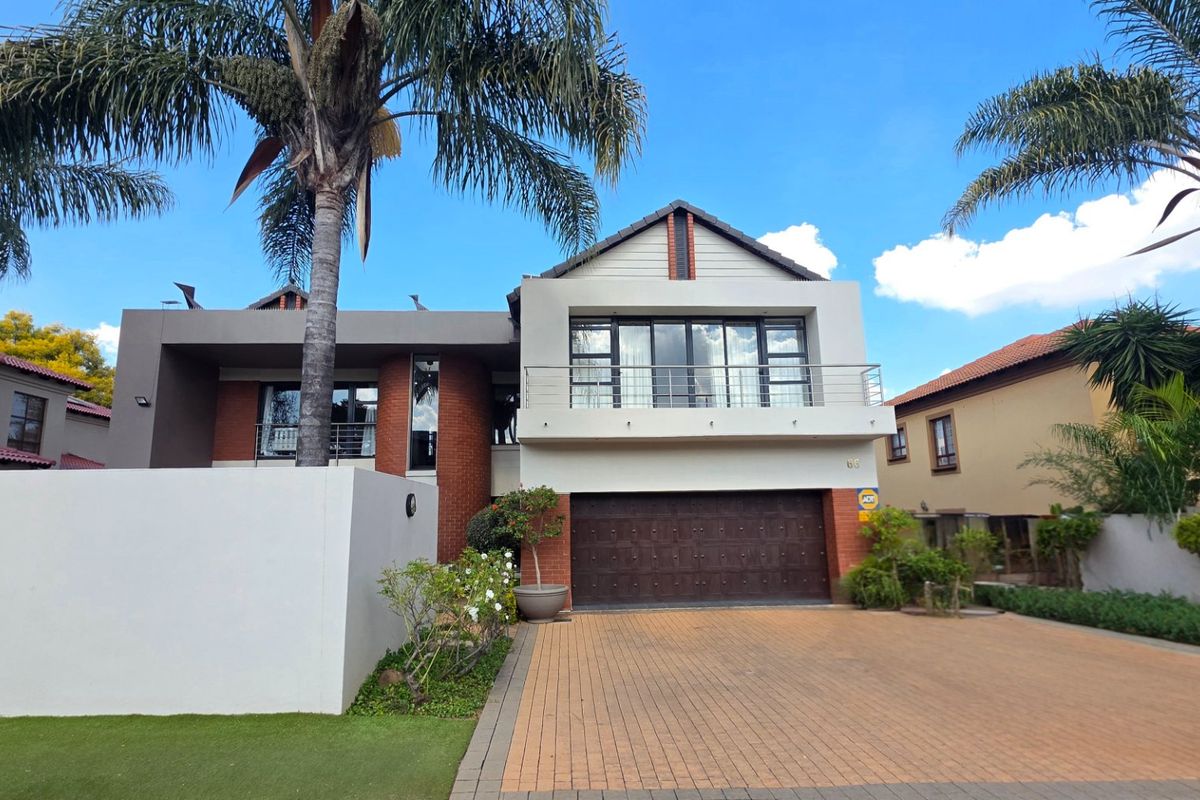 JUST IDEAL FOR FAMILY LIVING ENTERTAINING AND TIMELESS COMFORT. - Photo 3