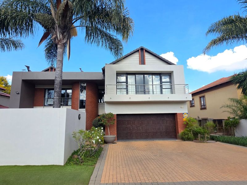 JUST IDEAL FOR FAMILY LIVING ENTERTAINING AND TIMELESS COMFORT. - Photo 3