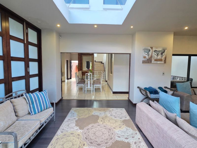 JUST IDEAL FOR FAMILY LIVING ENTERTAINING AND TIMELESS COMFORT. - Photo 9