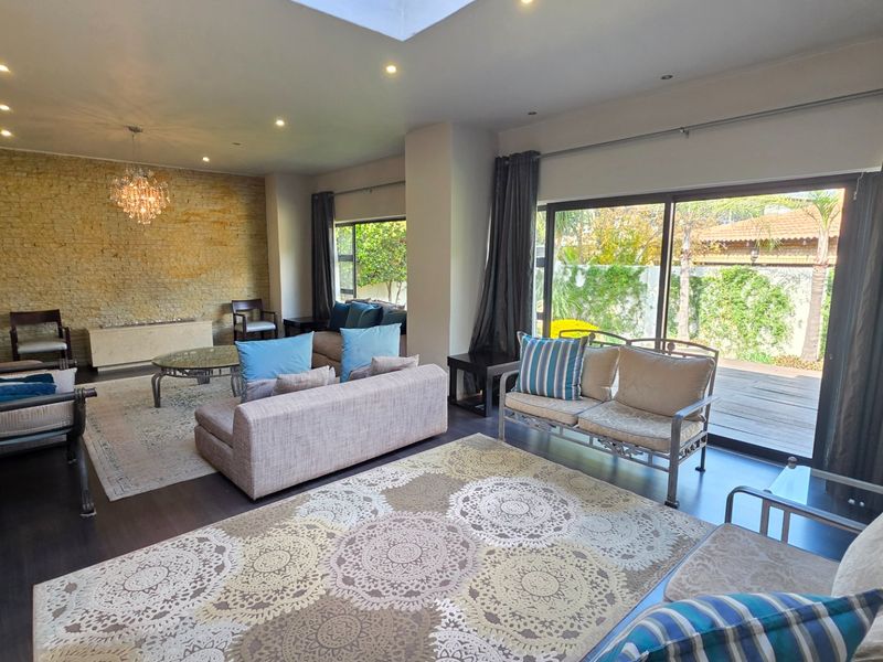 JUST IDEAL FOR FAMILY LIVING ENTERTAINING AND TIMELESS COMFORT. - Photo 7