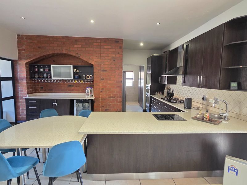 JUST IDEAL FOR FAMILY LIVING ENTERTAINING AND TIMELESS COMFORT. - Photo 6