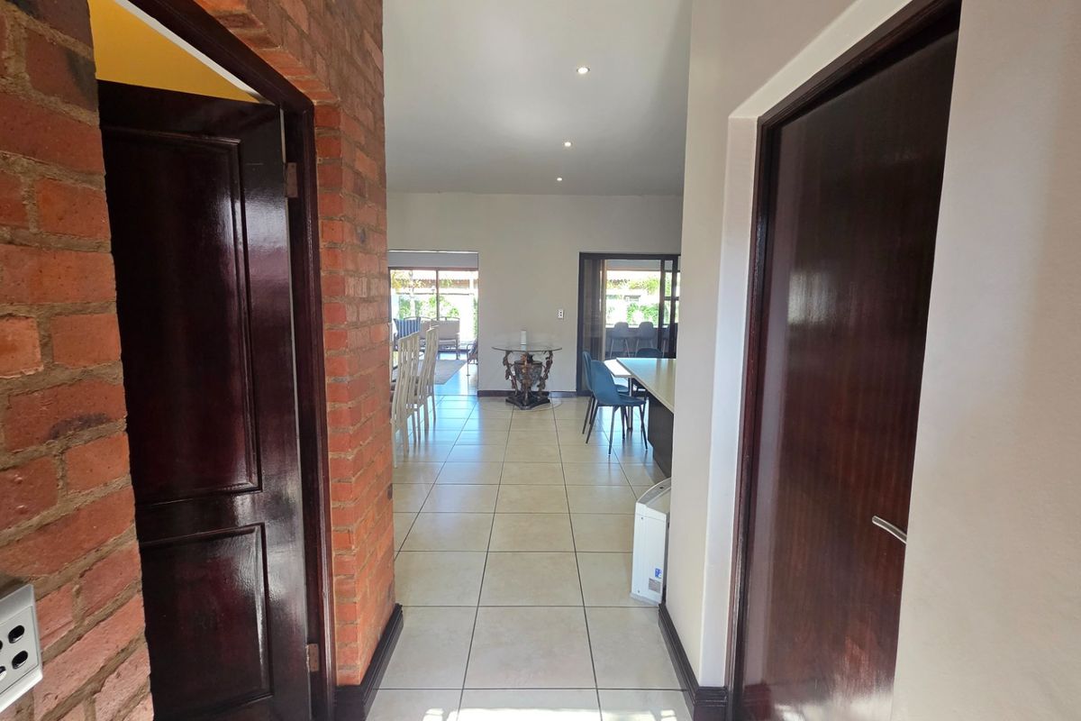 JUST IDEAL FOR FAMILY LIVING ENTERTAINING AND TIMELESS COMFORT. - Photo 5