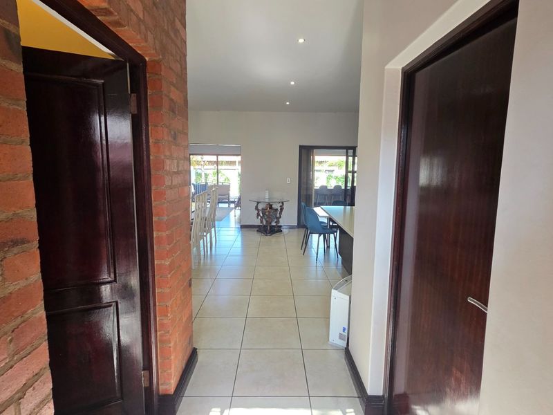 JUST IDEAL FOR FAMILY LIVING ENTERTAINING AND TIMELESS COMFORT. - Photo 5