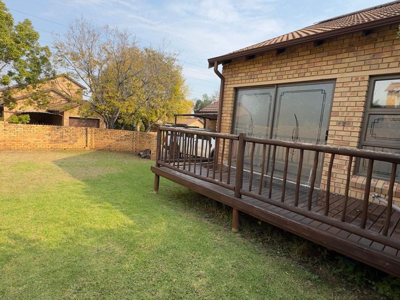 2 Bedroom 2 Bathroom Townhouse  - Photo 1