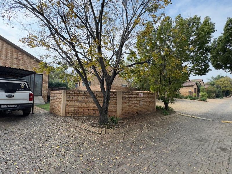 2 Bedroom 2 Bathroom Townhouse  - Photo 2
