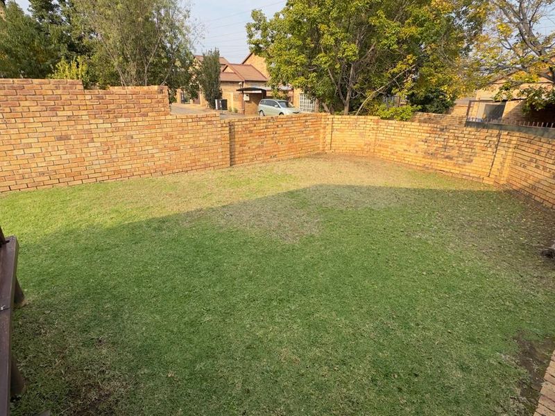 2 Bedroom 2 Bathroom Townhouse  - Photo 4