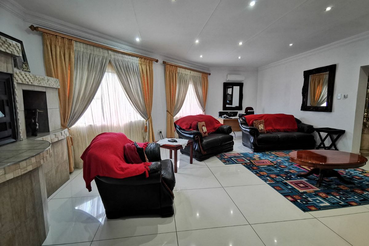 Modern Elegance Meets Exceptional Family Living in Erasmia - Photo 4