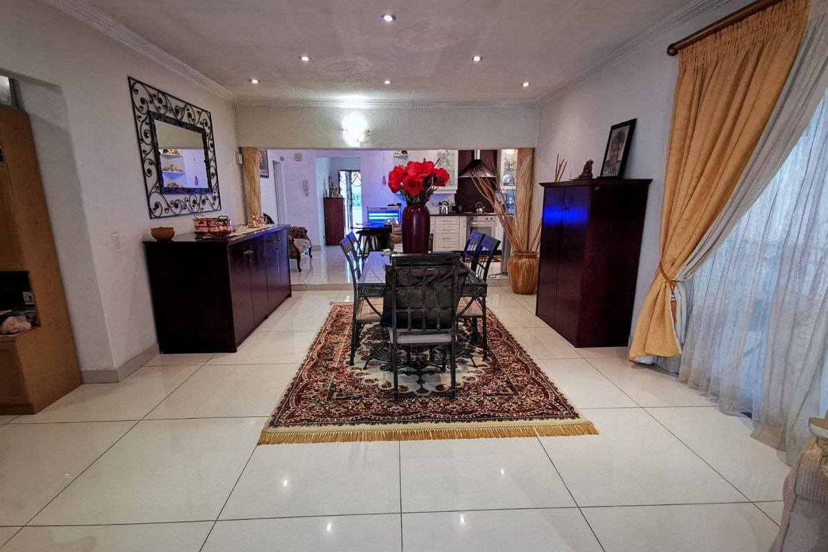 Modern Elegance Meets Exceptional Family Living in Erasmia - Photo 5