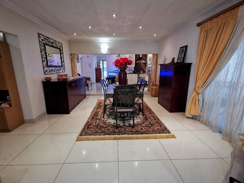 Modern Elegance Meets Exceptional Family Living in Erasmia - Photo 5