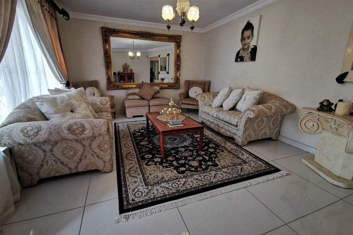 Modern Elegance Meets Exceptional Family Living in Erasmia - Photo 3