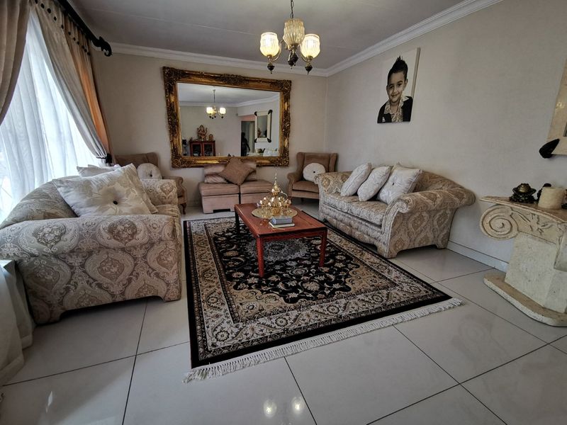 Modern Elegance Meets Exceptional Family Living in Erasmia - Photo 3