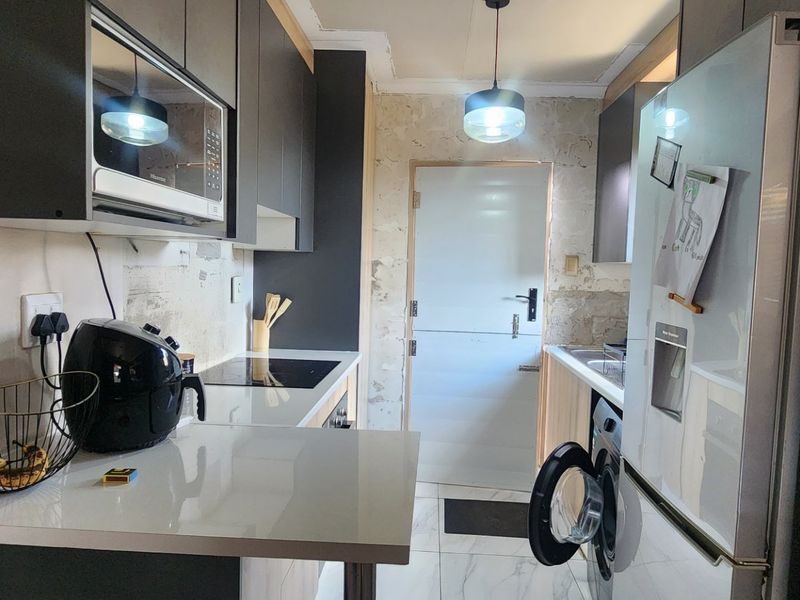 Bright Family Home in Sky City with Fibre and Solar Geyser - Photo 9