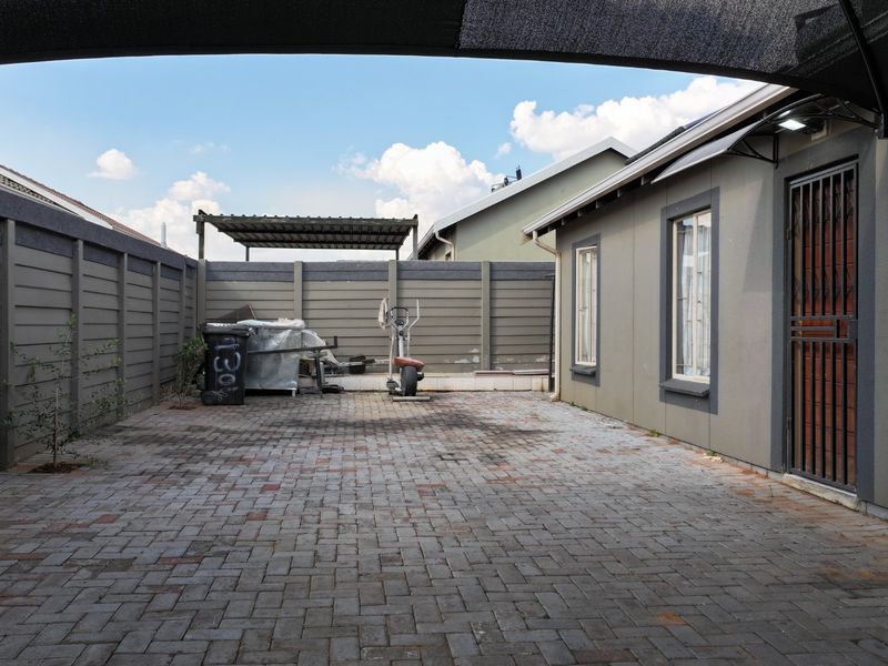 Bright Family Home in Sky City with Fibre and Solar Geyser - Photo 8