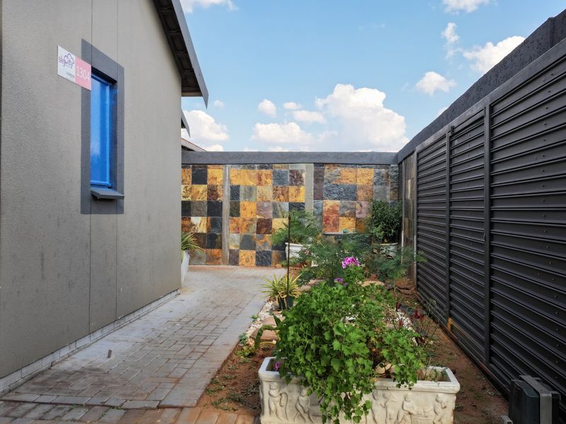 Bright Family Home in Sky City with Fibre and Solar Geyser - Photo 7