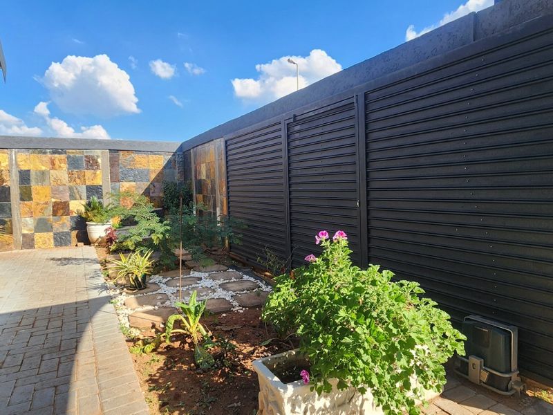 Bright Family Home in Sky City with Fibre and Solar Geyser - Photo 6