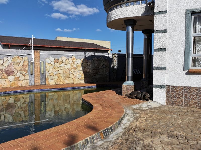 Palm Ridge Family Haven with Pool and Flatlet - Photo 9