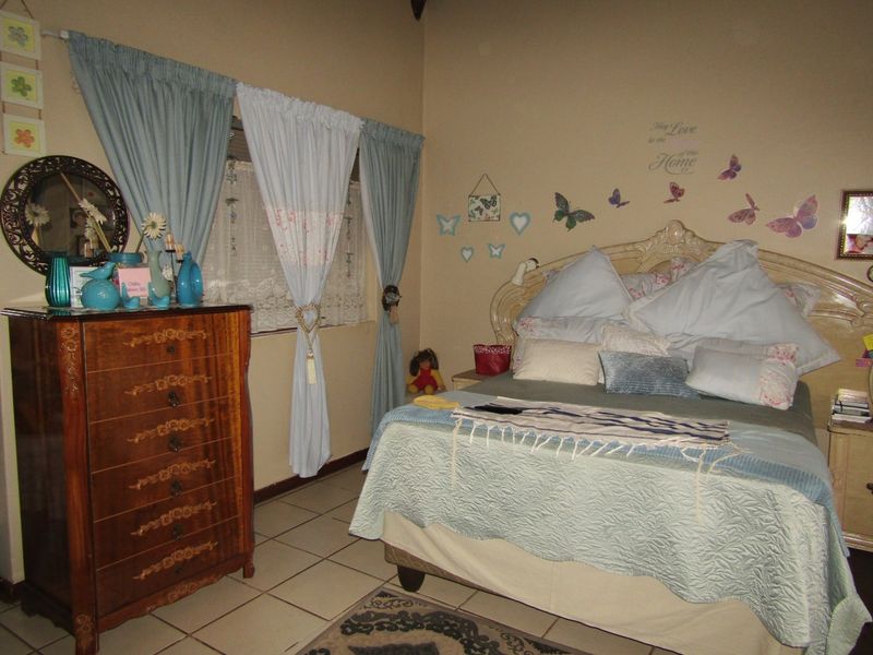 Your Dream Home Awaits! - Photo 5