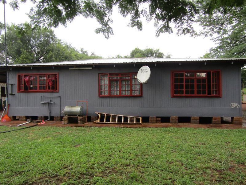 Charming Northam Farm Home with Plenty of Space - Photo 1
