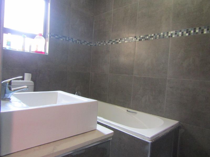 This property is just as lovely as the outside. As soon as you walk in the front door, you’re greeted by a warm and welcoming atmosphere. The house is spacious and has big aluminium windows that let in lots of natural light. - Photo 9