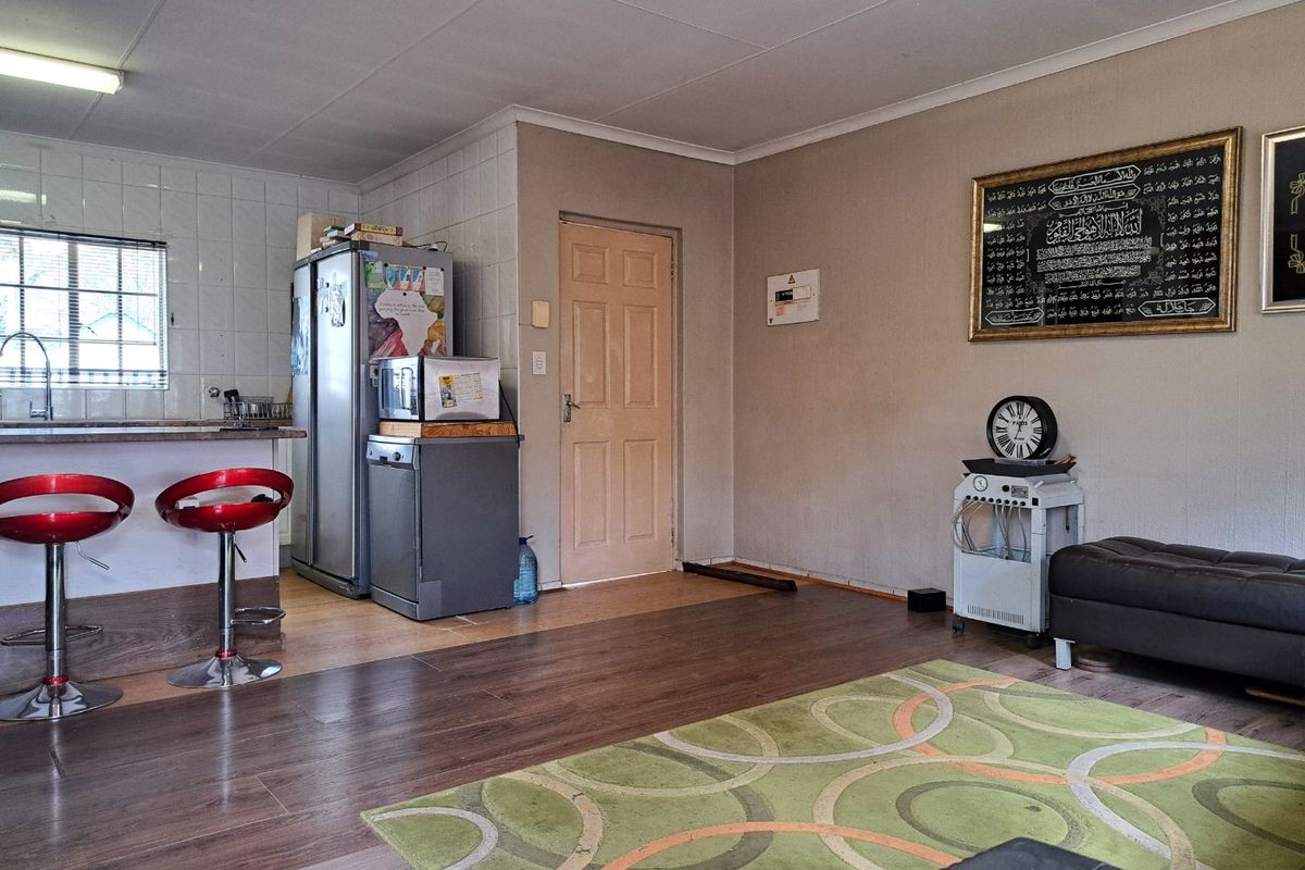 2 Bedroom Freehold Cluster with R400 Levies - Photo 5