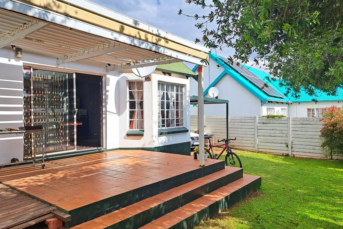 2 Bedroom Freehold Cluster with R400 Levies - Photo 2