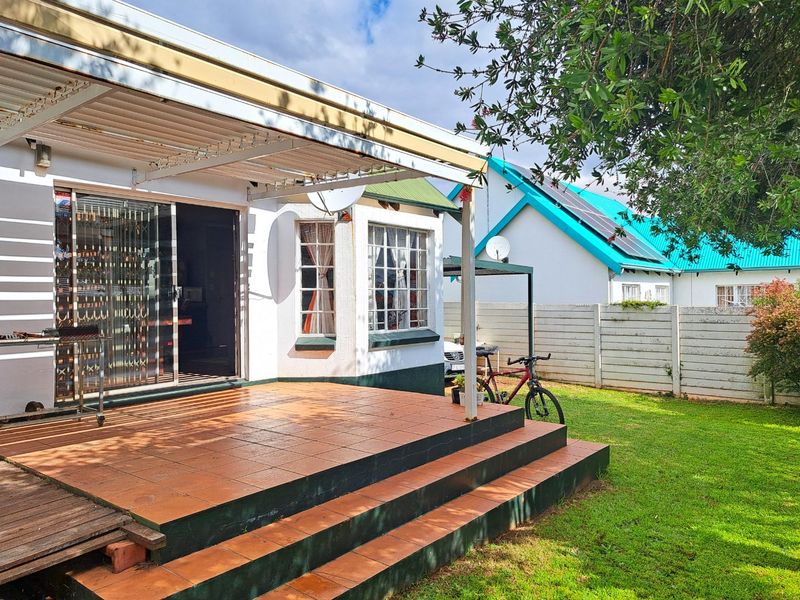 2 Bedroom Freehold Cluster with R400 Levies - Photo 2