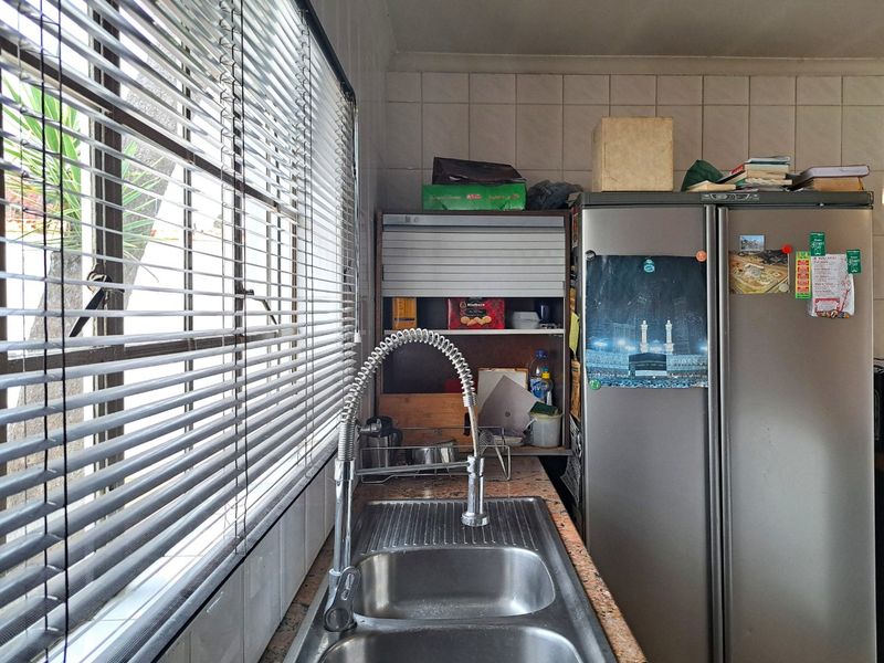2 Bedroom Freehold Cluster with R400 Levies - Photo 8