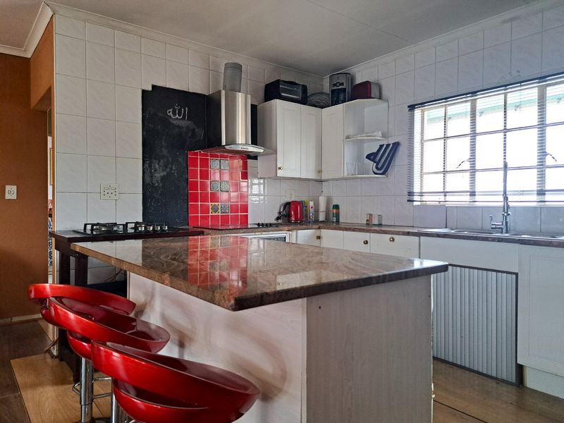 2 Bedroom Freehold Cluster with R400 Levies - Photo 6