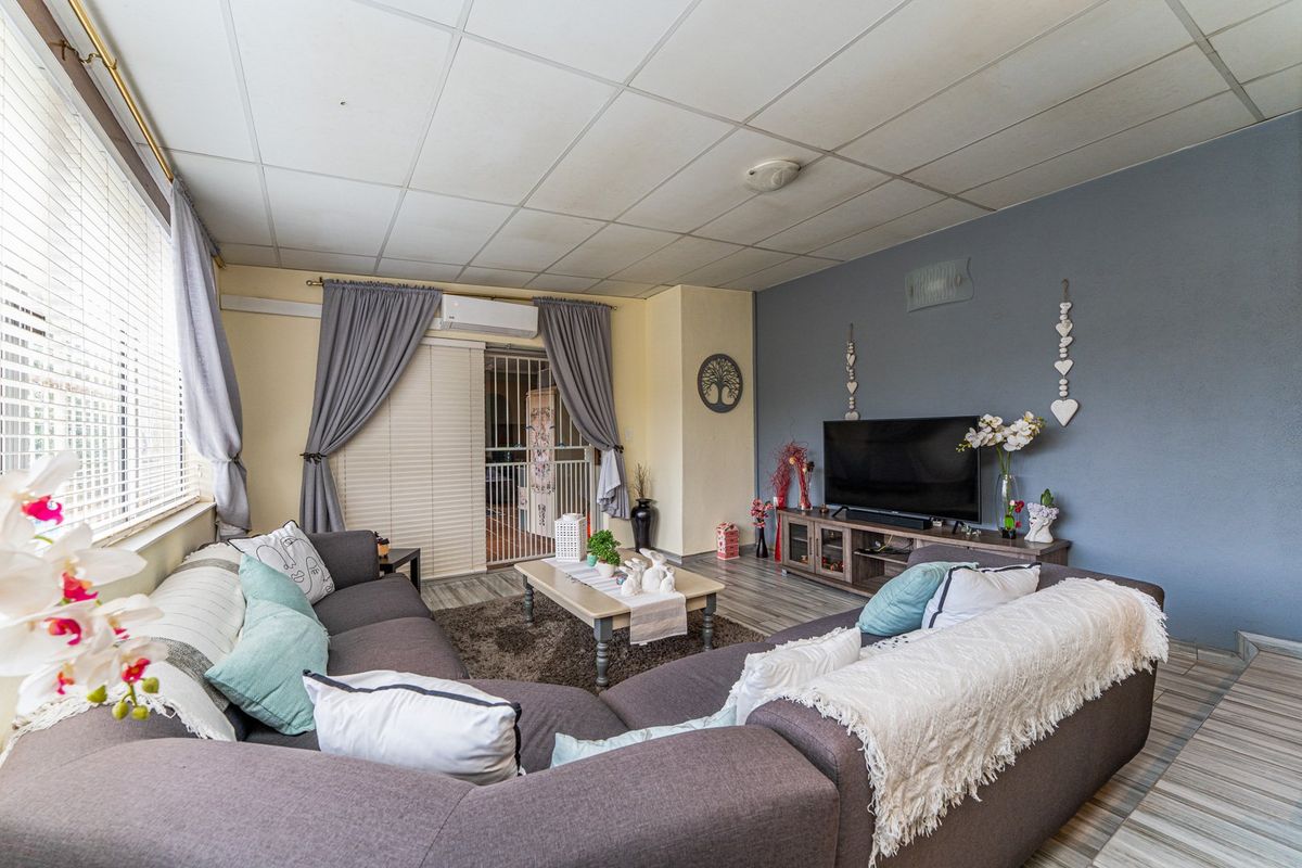 Spacious Family Living with Solar Convenience & Scenic Views - Photo 3