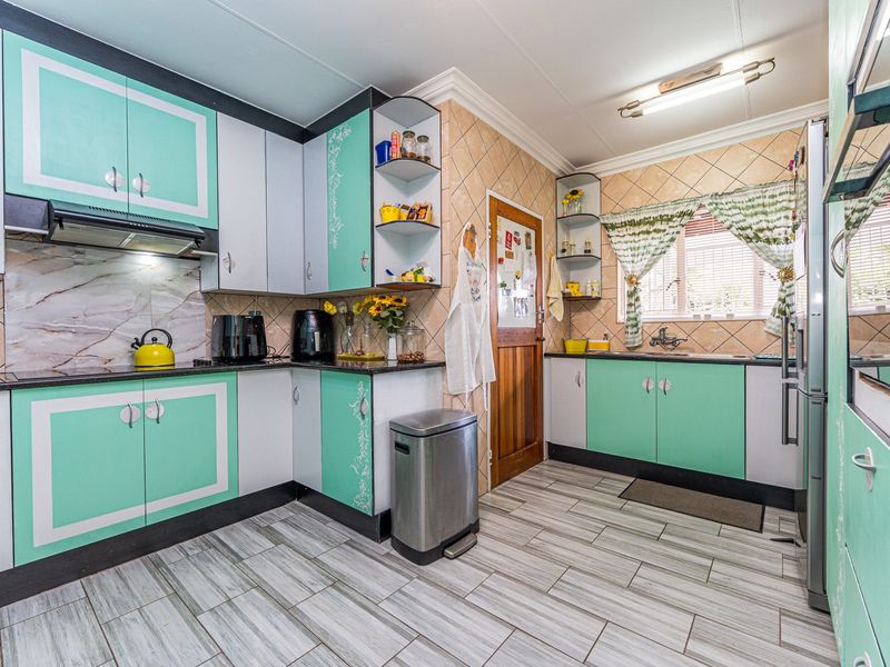 Spacious Family Living with Solar Convenience & Scenic Views - Photo 9