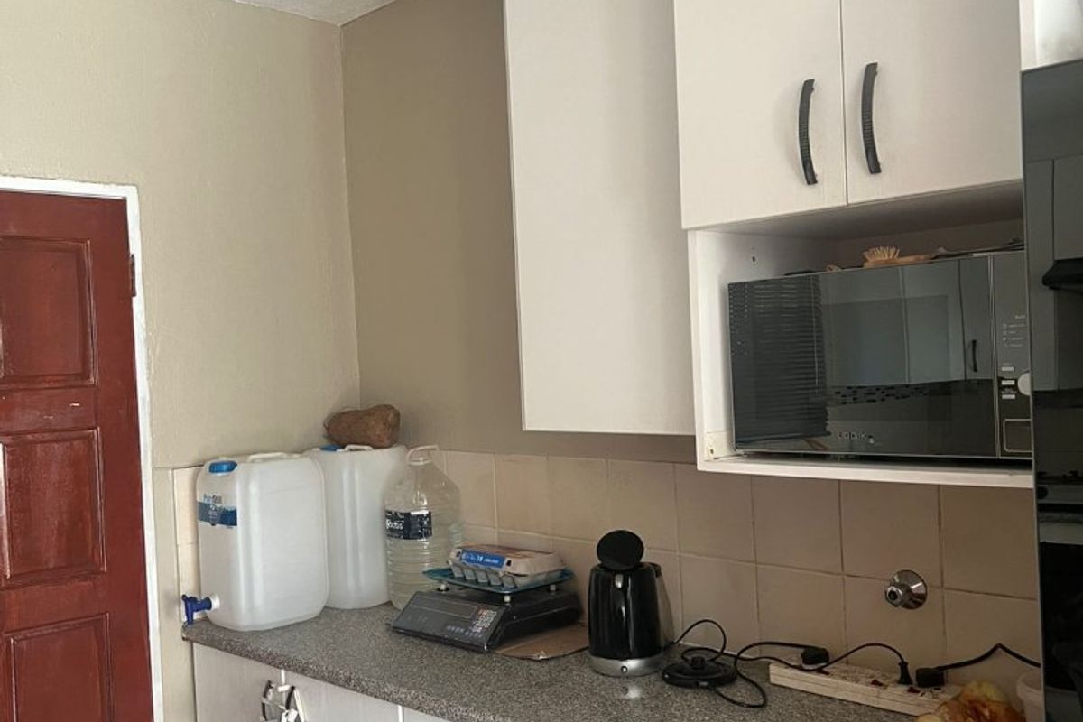 3 bedroom Apartment For sale in Heuwelsig Estate - Photo 5