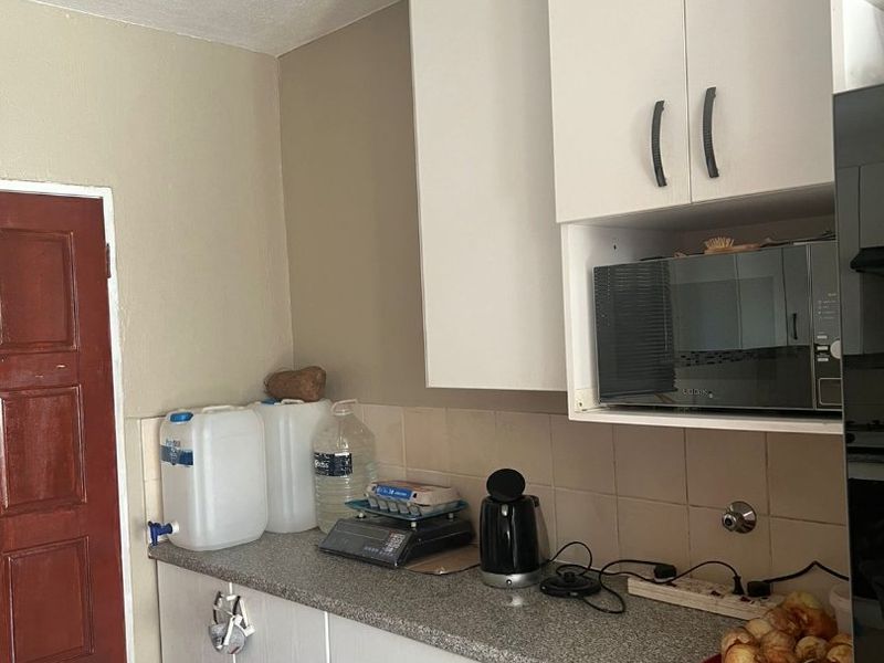 3 bedroom Apartment For sale in Heuwelsig Estate - Photo 5
