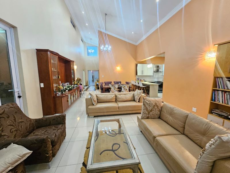 A Beautiful 4 Bedroom 4.5 Bathroom House for sale in Monavoni - Photo 8