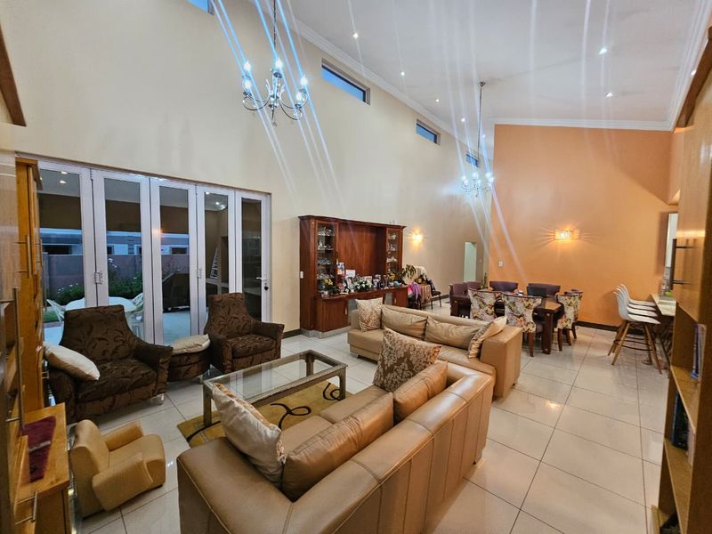 A Beautiful 4 Bedroom 4.5 Bathroom House for sale in Monavoni - Photo 7