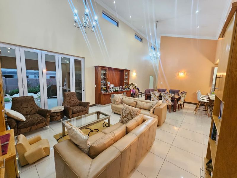 A Beautiful 4 Bedroom 4.5 Bathroom House for sale in Monavoni - Photo 6