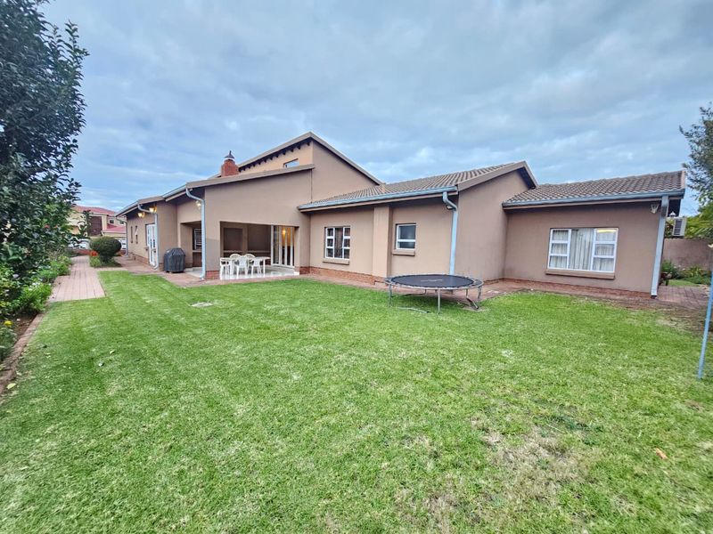 A Beautiful 4 Bedroom 4.5 Bathroom House for sale in Monavoni - Photo 1