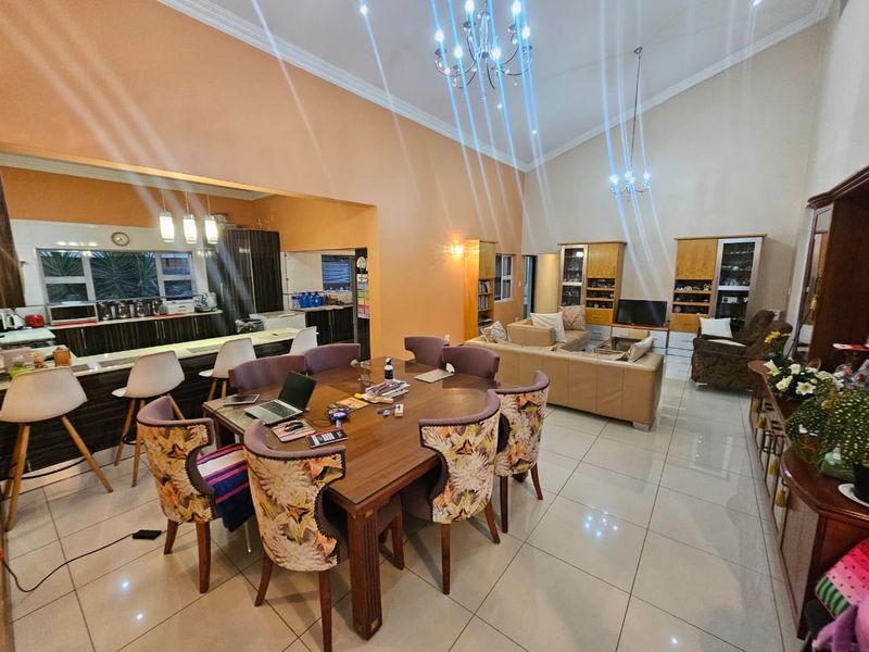 A Beautiful 4 Bedroom 4.5 Bathroom House for sale in Monavoni - Photo 2
