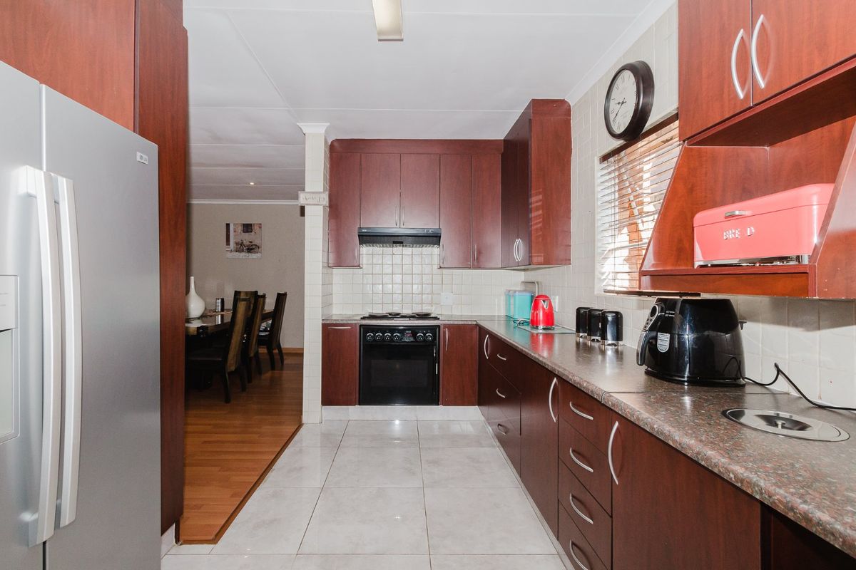 Charming Terenure family home with privacy - Photo 5