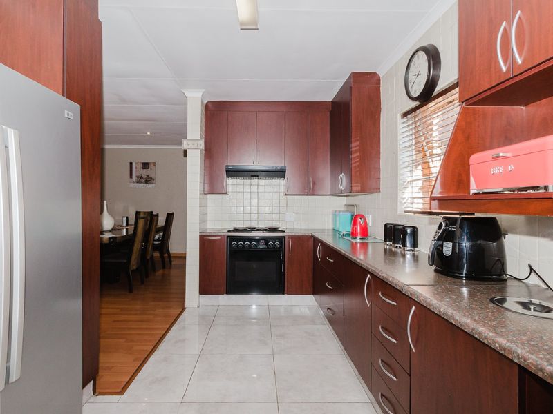 Charming Terenure family home with privacy - Photo 5