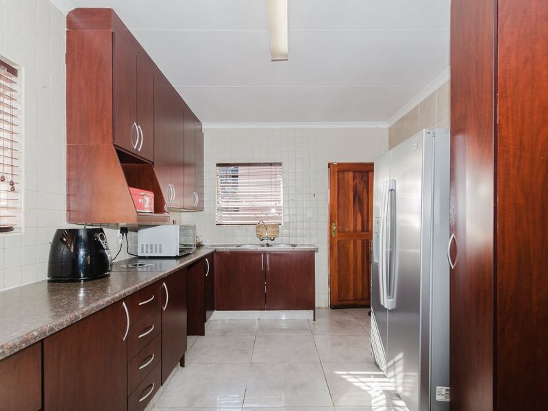 Charming Terenure family home with privacy - Photo 6