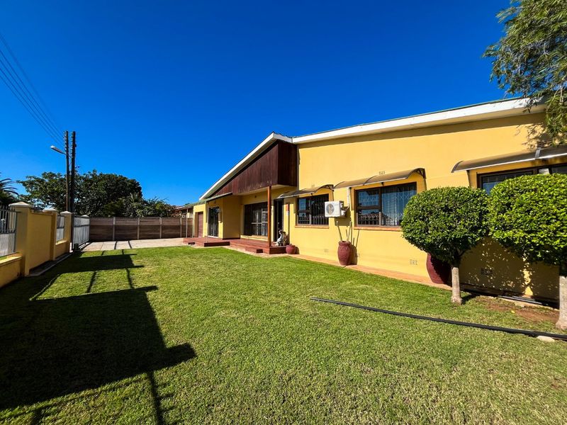 Beautiful and cozy family home in sought-after Manor Heights, Despatch. - Photo 1