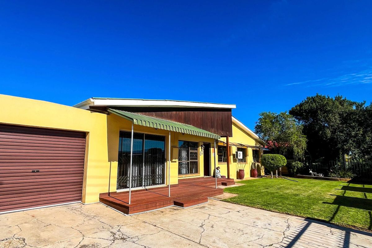 Beautiful and cozy family home in sought-after Manor Heights, Despatch. - Photo 3