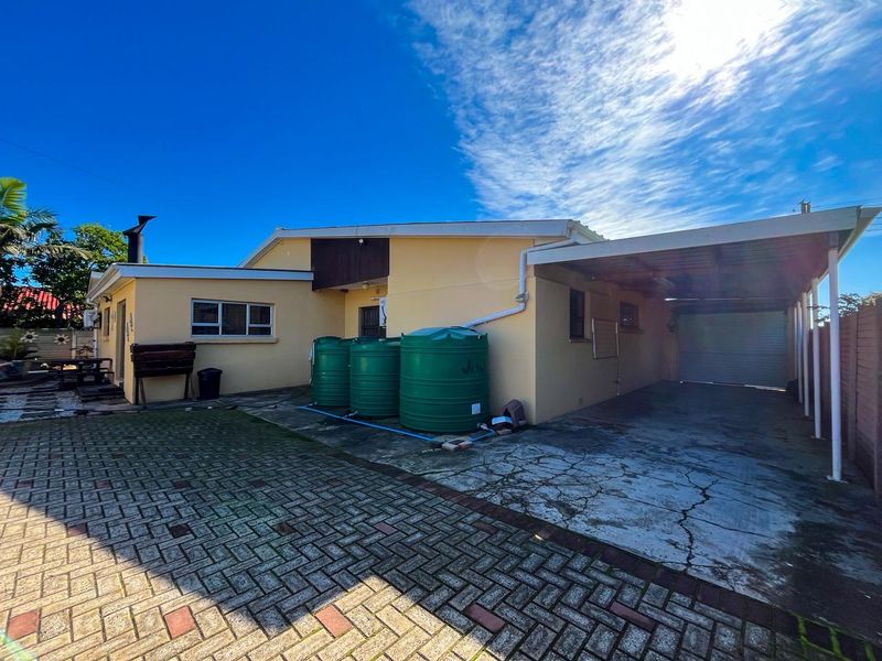 Beautiful and cozy family home in sought-after Manor Heights, Despatch. - Photo 9