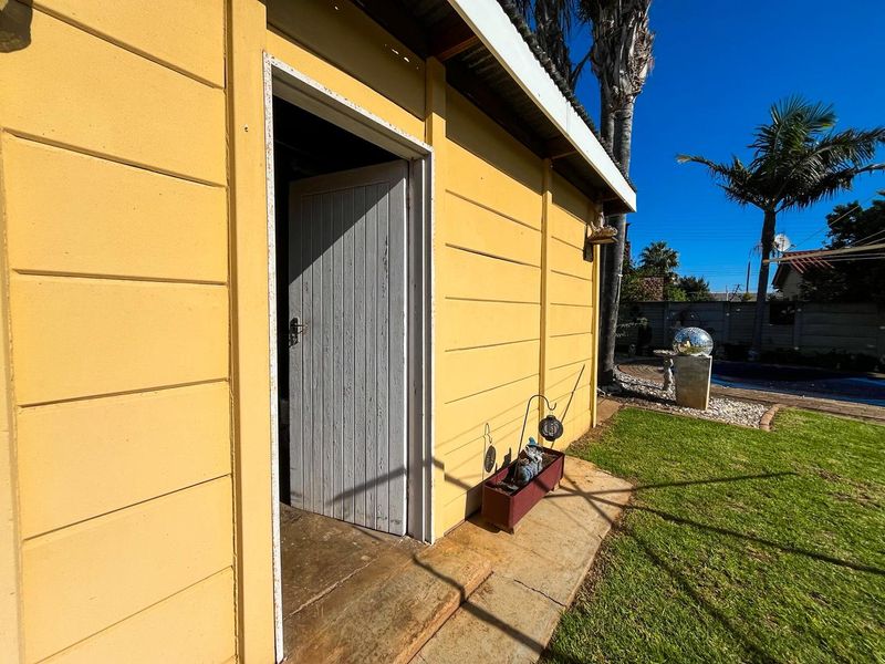 Beautiful and cozy family home in sought-after Manor Heights, Despatch. - Photo 8