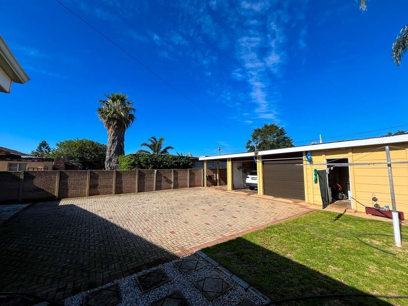 Beautiful and cozy family home in sought-after Manor Heights, Despatch. - Photo 6