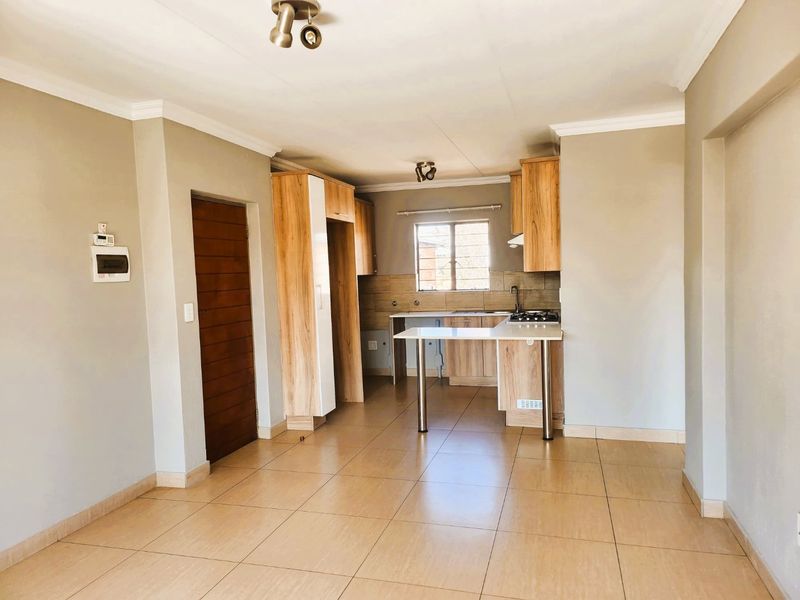 Spacious 2.5 Bedroom Ground Floor Apartment with Private Garden – Grand west, Andeon  - Photo 4