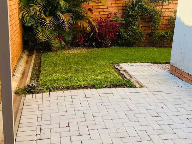 Spacious 2.5 Bedroom Ground Floor Apartment with Private Garden – Grand west, Andeon  - Photo 10