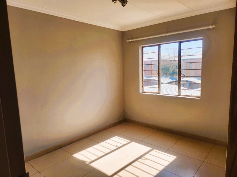 Spacious 2.5 Bedroom Ground Floor Apartment with Private Garden – Grand west, Andeon  - Photo 8