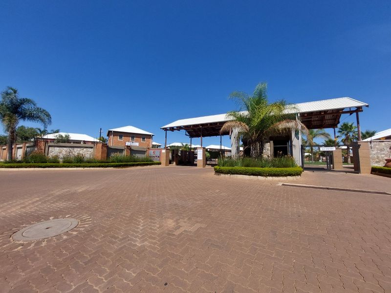 Spacious 2.5 Bedroom Ground Floor Apartment with Private Garden – Grand west, Andeon  - Photo 2