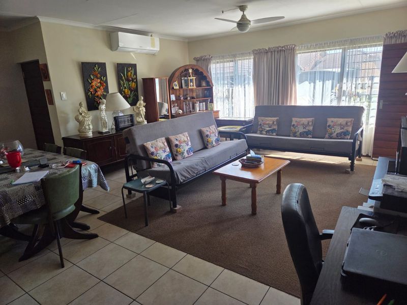 MODERN PET-FRIENDLY SIMPLEX IN A BEAUTIFUL LIFESTYLE ESTATE FOR OVER 50s - Photo 10